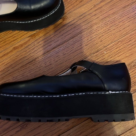 These are a 7ish and they have a big platform - Picture 2 of 3